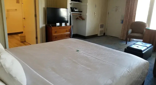 Двухместный номер Accessible Roll-In Shower The Wharf Inn