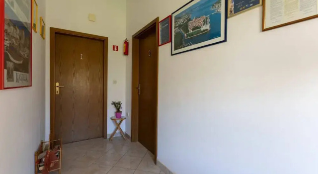 Апартаменты Bright and Spacious Apartment With Terrace in Kastel Stafilic