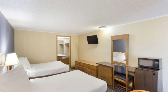 Четырёхместный номер Standard Knights Inn Ashland