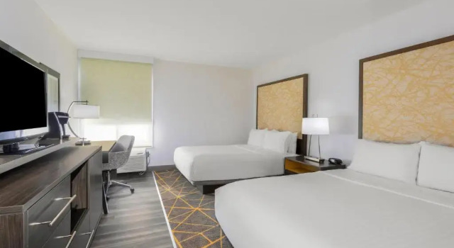 Четырёхместный номер Standard Holiday Inn La Mirada Buena Park by IHG