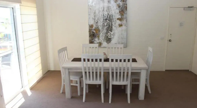 Семейные апартаменты с 2 комнатами Mollymook Cove Apartments