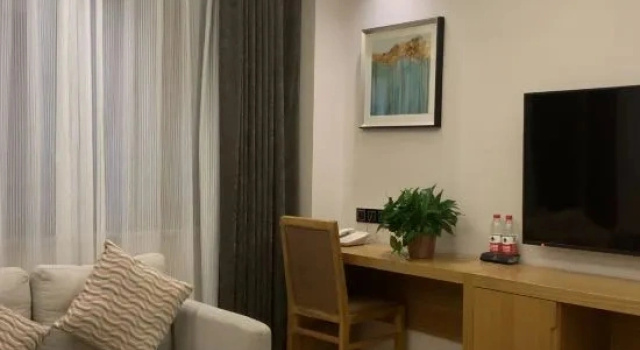 Четырёхместный люкс Business Jinjiaxiang Hotel