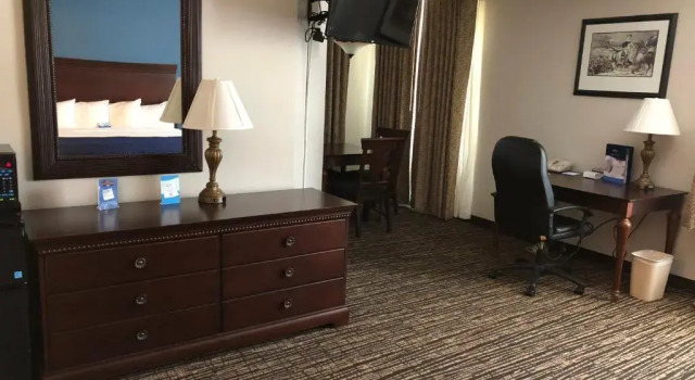 Двухместный номер Deluxe с балконом и с видом на воду Baymont by Wyndham Washington