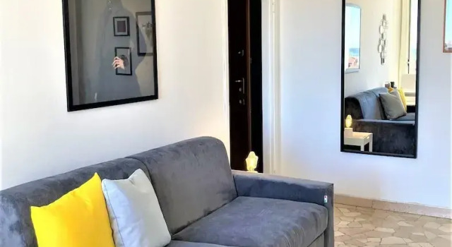 Bright studio with balcony - Visconti 14