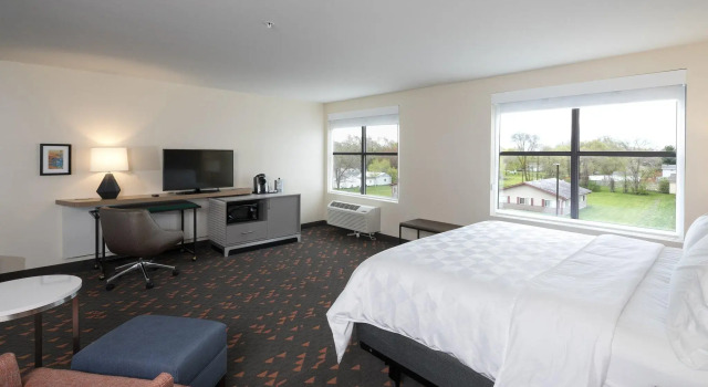 Номер Standard Holiday Inn Hotel & Suites - Mount Pleasant by IHG