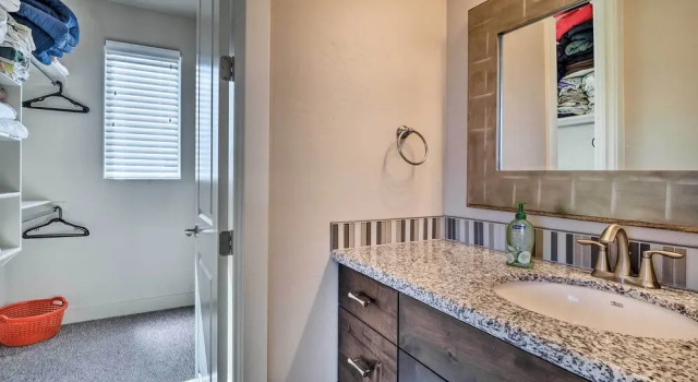 Коттедж Utah Home w/ Pool & Hot Tub Access, Mtn Views!