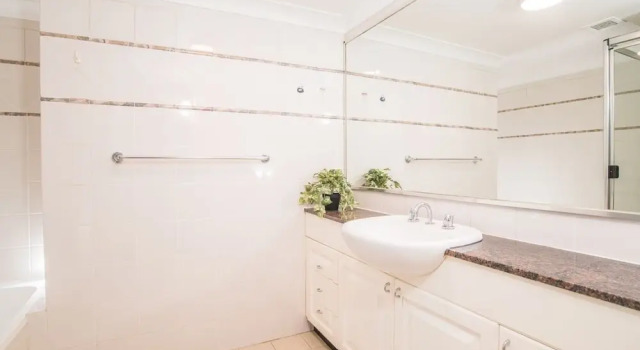 Rustic Hardwood 2 Bedroom Apartment in Randwick