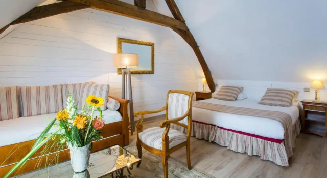 Полулюкс Logis Hôtels Restaurant La Mère Hamard