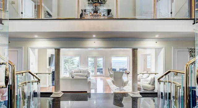 Luxury 5BR & Pool Home in Westmount MTL, Rezervovat Rekreační dům Westmount Quebec