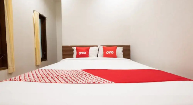 Royal Senggigi Hotel by OYO Rooms, Забронировать Отель Отели Сенггиги с парковкой, рядом с Batu Bolong Temple, Парковка
