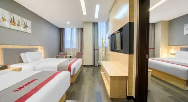 Трёхместный люкс Deluxe Shankee Hotel (Huzhou Zhili Children's Clothing City)