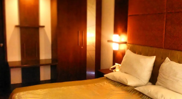 Люкс Srinivas Saffron Hotel