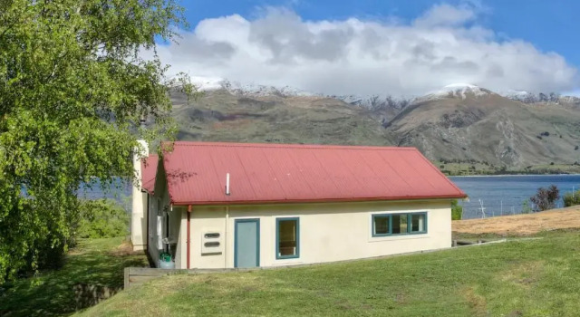 The Lakefront Gem - Wanaka Holiday Home, Забронировать Отель Ванака Требл-Коун