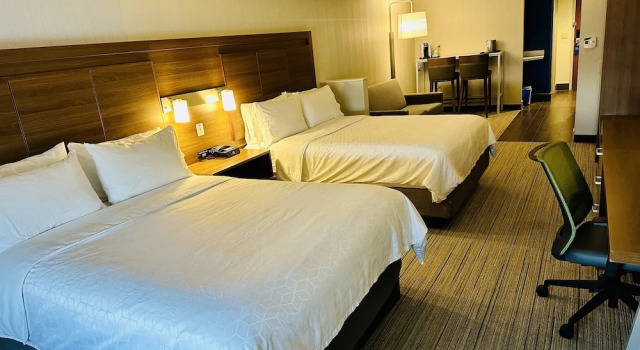 Люкс Holiday Inn Express Hotel & Suites Milton by IHG