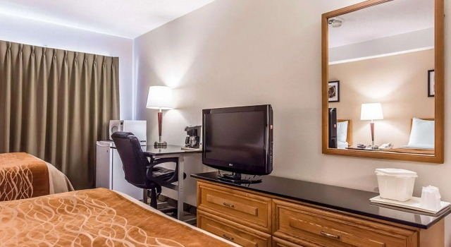 Четырёхместный номер Standard Comfort Inn Riviere-du-Loup