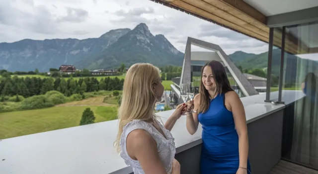 Люкс с 2 комнатами с балконом Narzissen Vital Resort Bad Aussee