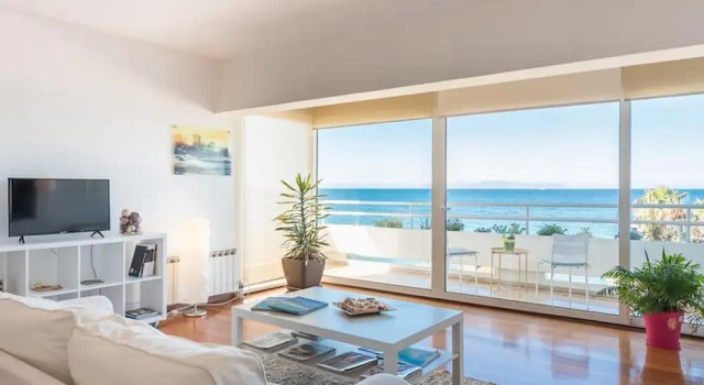 Апартаменты с 2 комнатами с балконом и с видом на океан Adelos Coastal Chic by the Sea - Athens Riviera