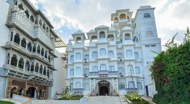 Люкс с видом на озеро Hotel Udai Kothi