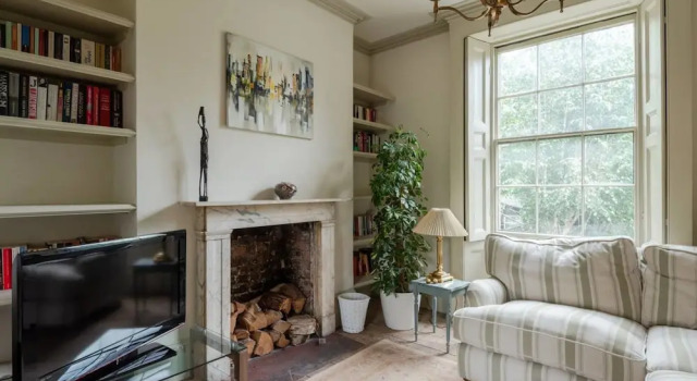 3 Bedroom 19th Century Georgian Townhouse, Varaa Lomakoti Mökit kohteessa Merseyside, Mökki