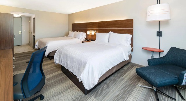 Четырёхместный номер Standard Holiday Inn Express & Suites Dinuba West by IHG