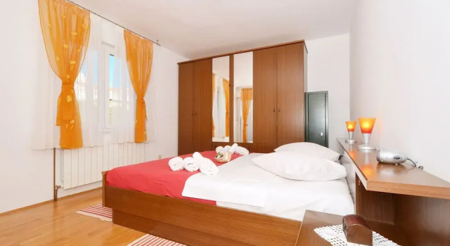 Lilly - spacious 3 bedroom apartment, Prenota Appartamento Splitska 