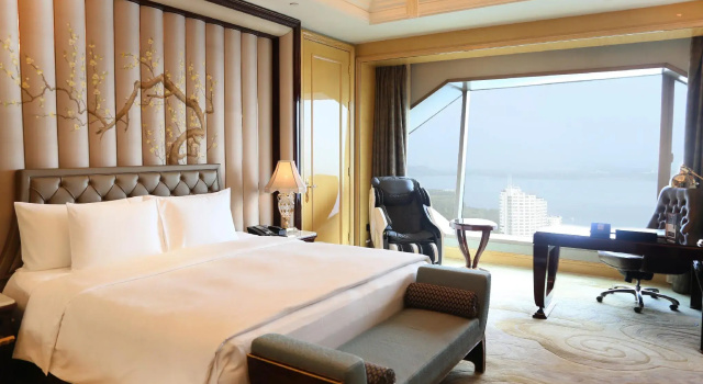 Двухместный номер Executive с видом на озеро Wanda Reign Wuhan