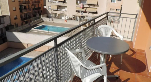 AT160 Rodes, Varaa Hotelli Hotellit Tarragonès uima-altaalla, Uima-allas