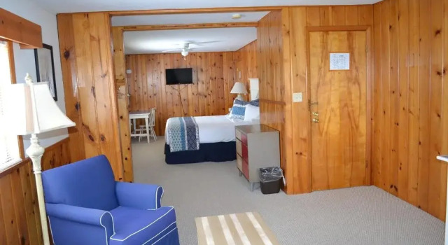 Buzz's Lakeside Inn, Buchen Sie Hotel Wabaningo USA
