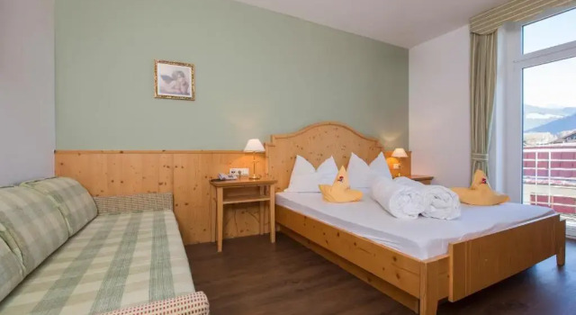 Двухместный номер Comfort с балконом Aparthotel KRONPLATZ Luxury House
