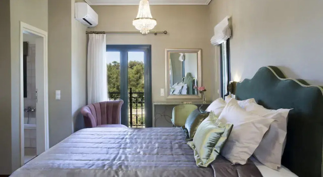 Номер Deluxe Avra Private Suites