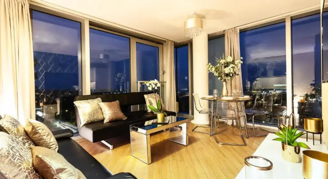 Апартаменты 2 Bedroom 2 Bathroom Apartment in Central Milton Keynes with Free Parking and Smart TV - Contractors, Relocation, Business Travellers