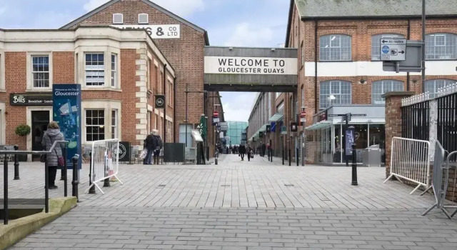 Elliot Oliver - Luxurious Two Bedroom Apartment in The Docks, Varaa Huoneisto Asunnot kohteessa Merseyside, Huoneisto