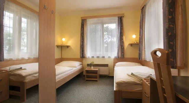 Parkhotel Skalní město, Rezerwuj Hotel Hotele w Kraj hradecki z parkingiem, Parking