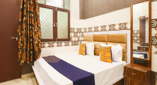 OYO Flagship 78167 Hotel Royal Castle