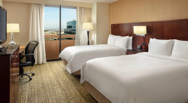 Четырёхместный номер Standard San Diego Marriott La Jolla