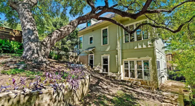 Style & Serenity - Steps Away From South Congress, Забронировать Дом для отпуска Коттеджи Остина, рядом с Концертный комплекс "Палмер", Коттедж