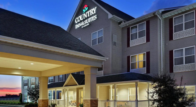 Country Inn & Suites by Radisson, Peoria North, IL