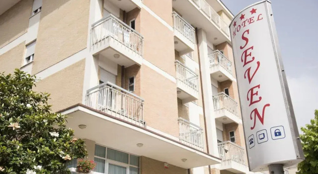 Hotel Seven