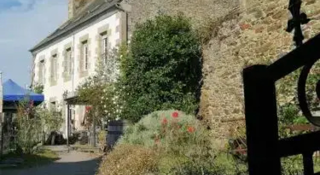 Gîte De La Roche Derrien, Забронировать Апартаменты/квартира Отели Côtes-d'Armor с парковкой, Парковка