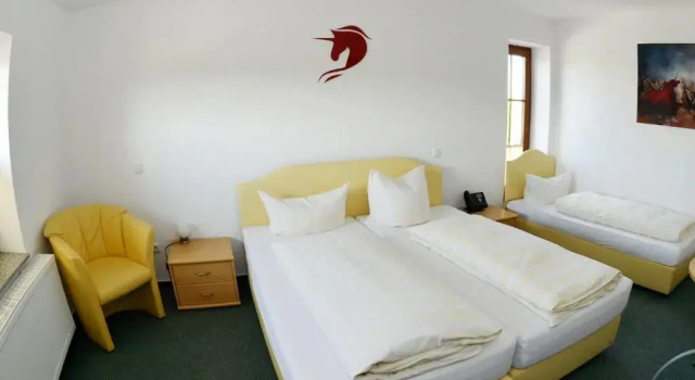 Трёхместный номер Standard Hotel-Restaurant Rotes Einhorn Düren *** Superior