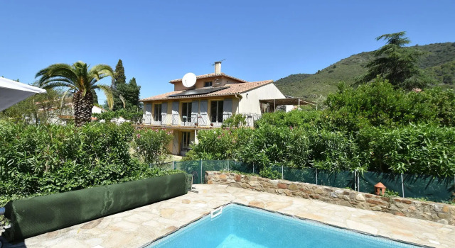 Child & dog friendly villa with private swimming pool and fenced garden on the river, Rezervasyon Villa Roquebrun Hérault
