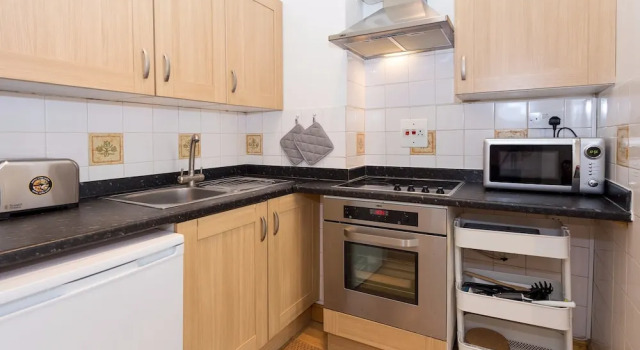 1 Bedroom Flat in Bayswater Accommodates 4