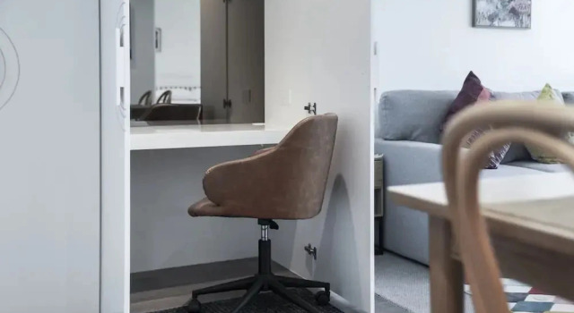 Bright South Yarra Flat With Balcony, Забронировать Апартаменты/квартира Мельбурн Melbourne Region, рядом с Дом Комо-Хаус с садом