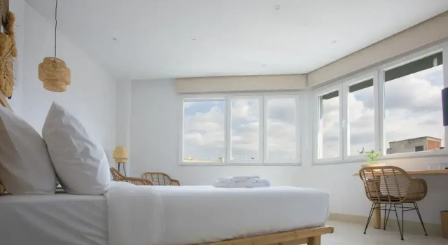 Camera Superior White Corner