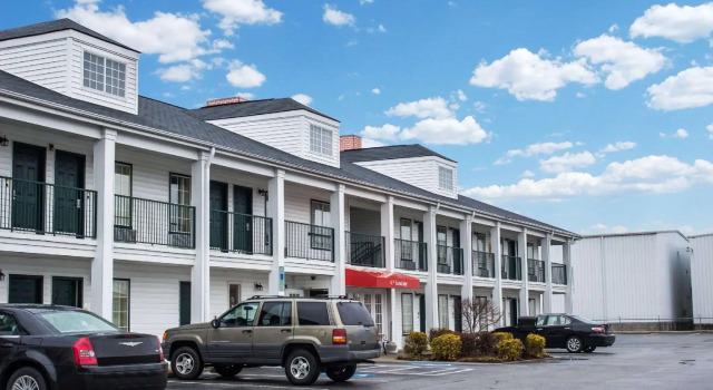 Кровать в общем номере Econo Lodge Greenville near University