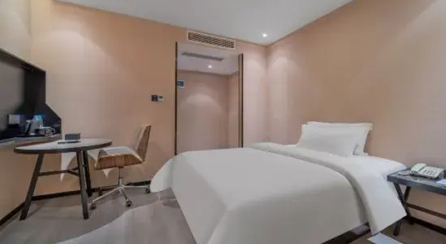Люкс IU Hotel (Pengshui Renhe Spring store)