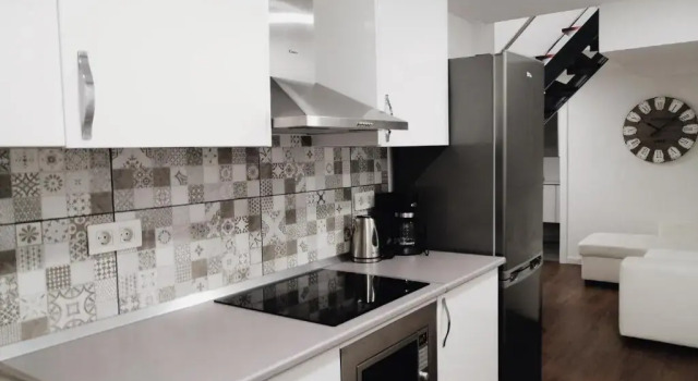 Апартаменты Deluxe BIOMA Modern & Minimalist Apartment