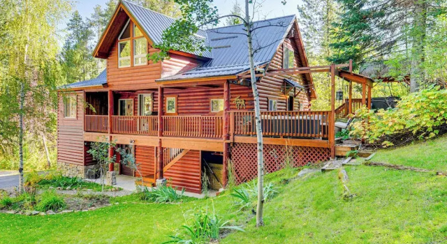 Коттедж с 3 комнатами с балконом Dreamy Alpine Cabin w/ Hot Tub, Fireplace & More!