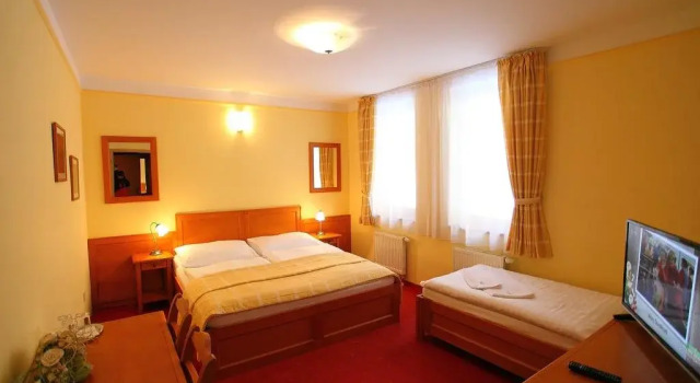 Hotel Julianin dvor, Book Hotel Hoteller i Rohace med pool, Swimmingpool