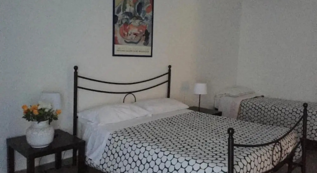 Кровать в общем номере с 2 комнатами B&B Largo Barile